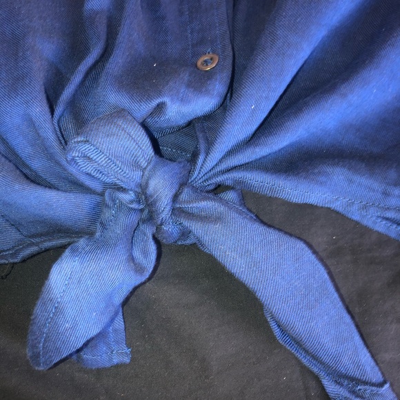 LeChateau light button up shirt - Picture 2 of 5